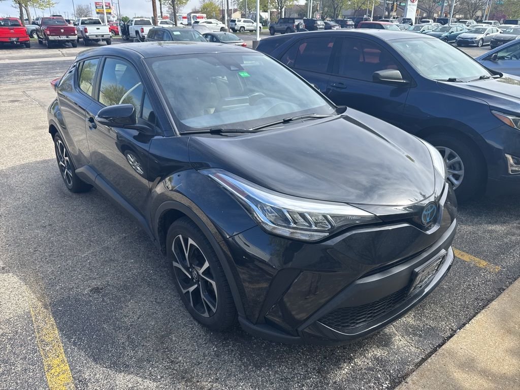 2021 Toyota C-HR XLE's photo