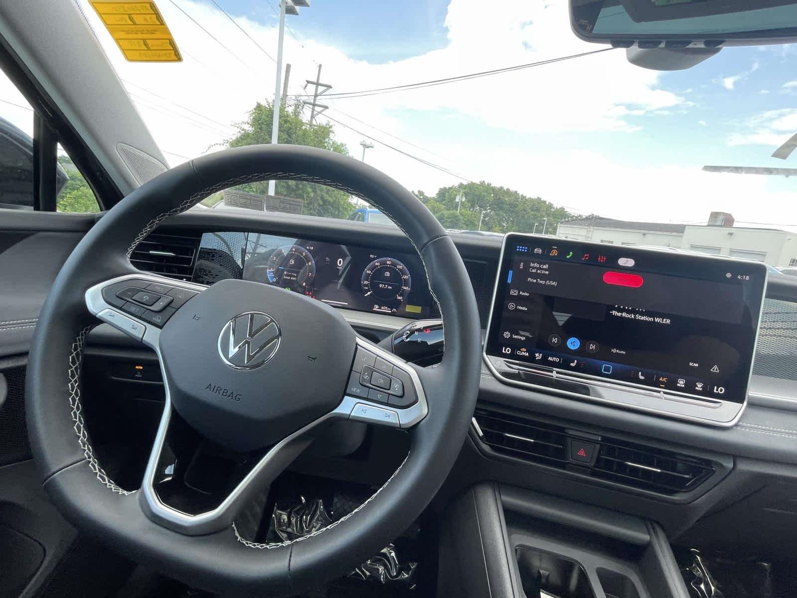 New 2026 Deep Black Pearl Volkswagen SE image 2