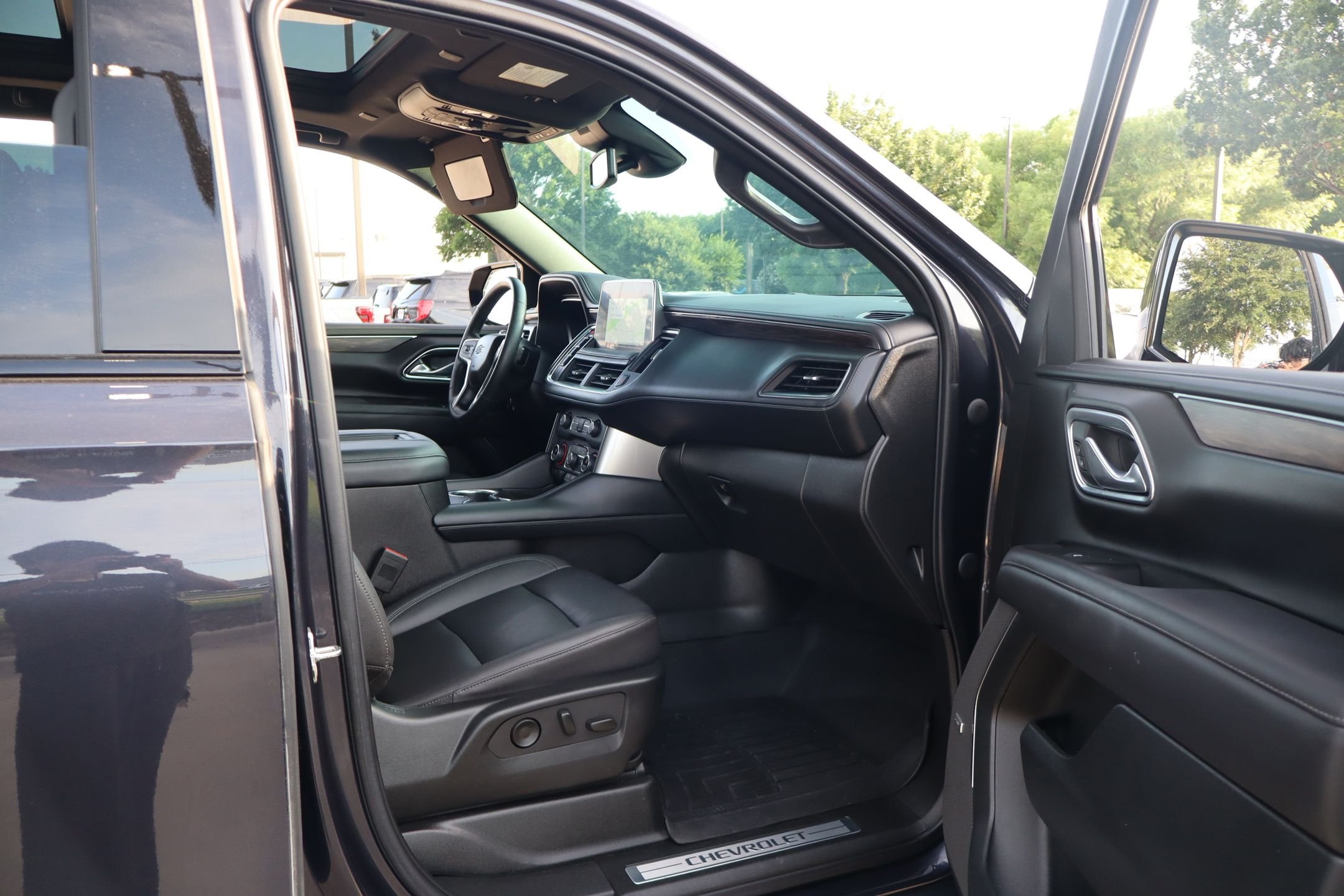 Used 2023 Gray Chevrolet Z71 image 30