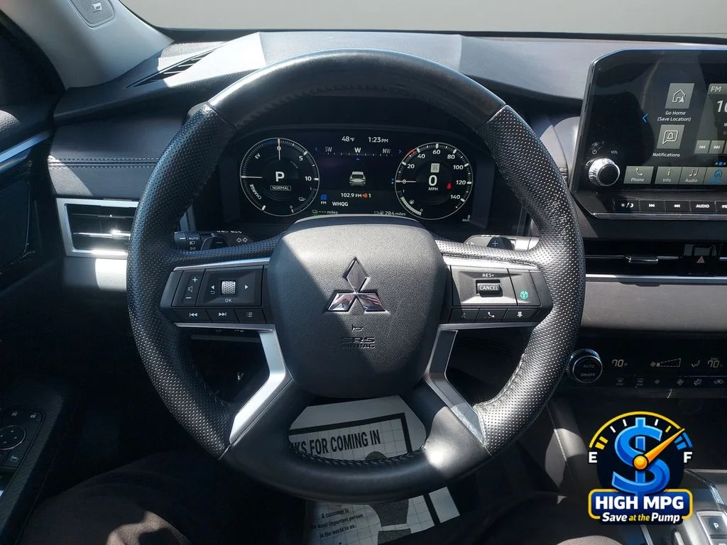 Used 2024 Silver Mitsubishi SE image 10