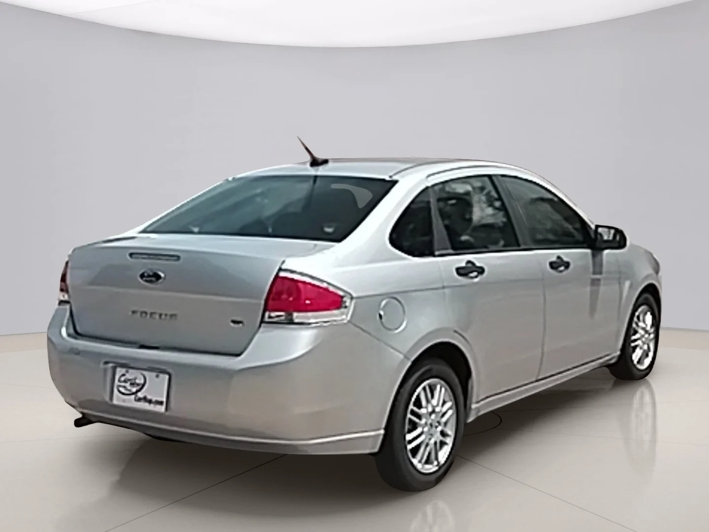 Used 2010 Silver Ford SE image 5