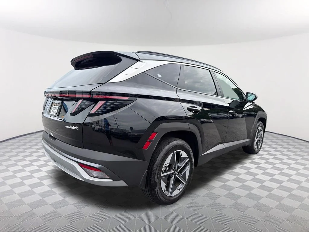Used 2025 Gray Hyundai SEL Convenience image 5