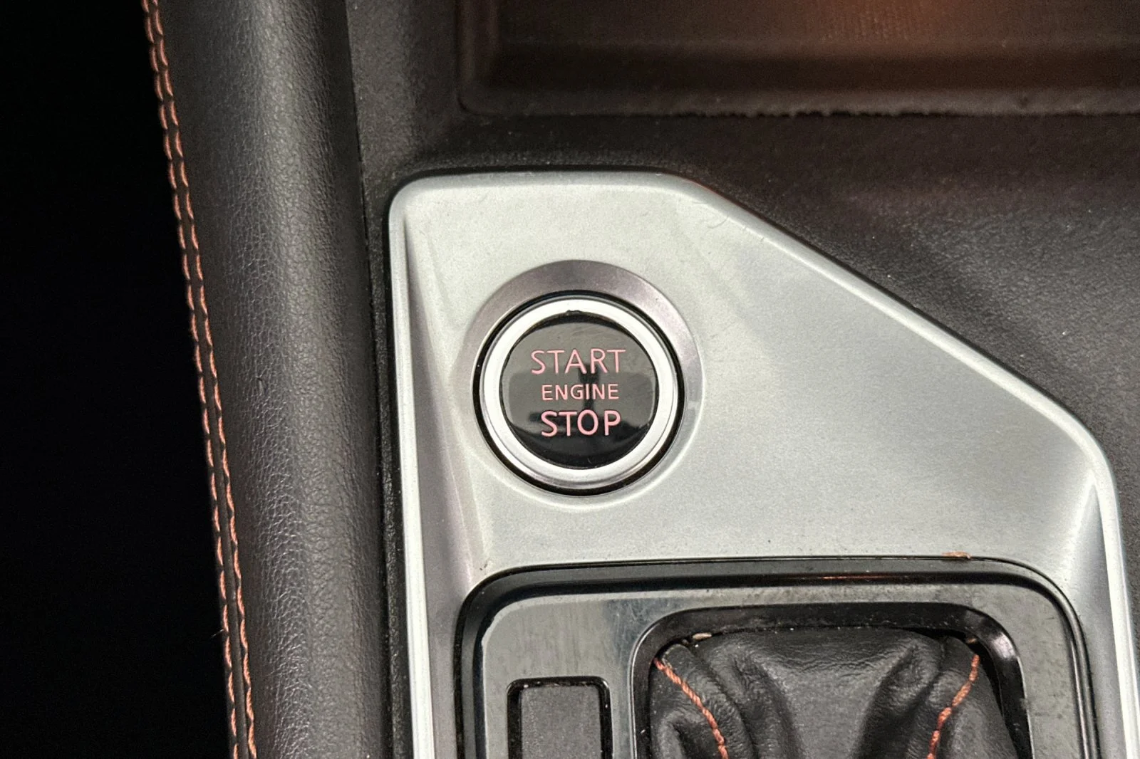 Used 2019 Red Nissan 2.5 SR image 21