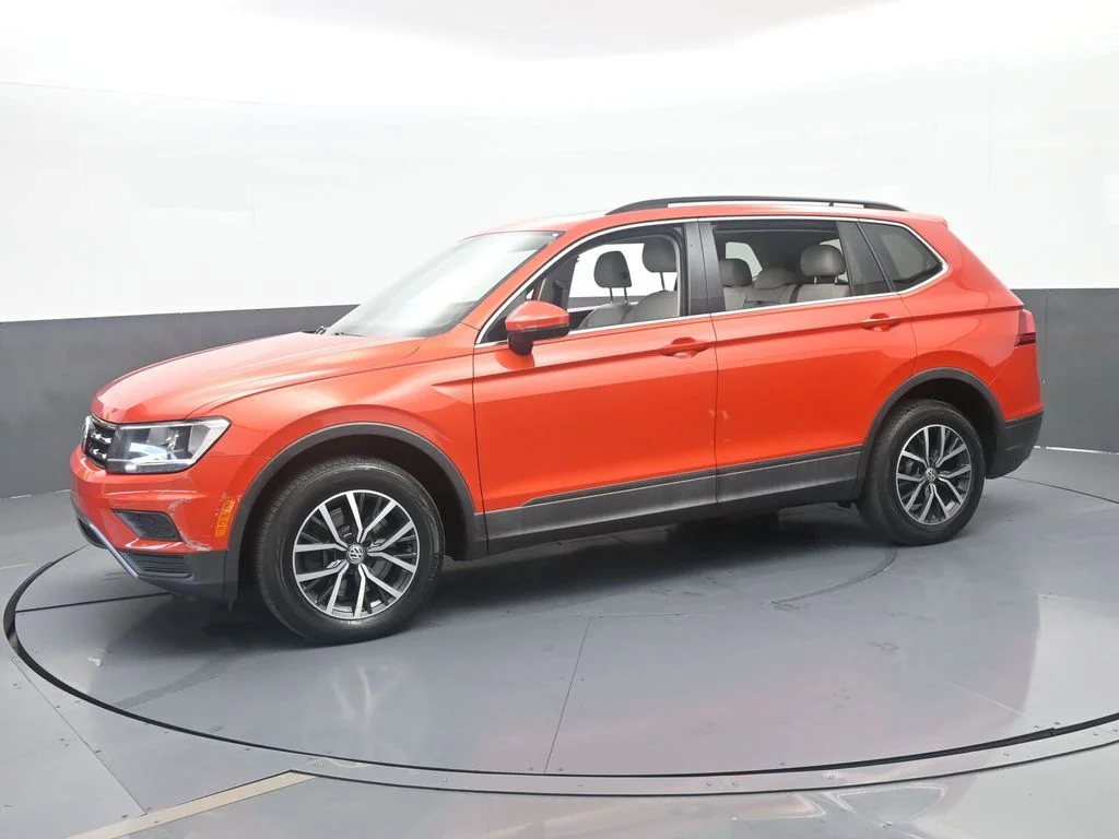 Used 2019 Orange Metallic Volkswagen 2.0T SE image 2