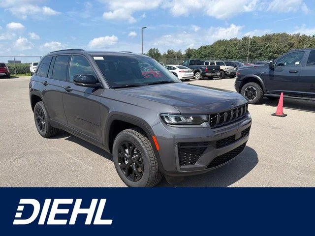 2026 Jeep Grand Cherokee Laredo Altitude