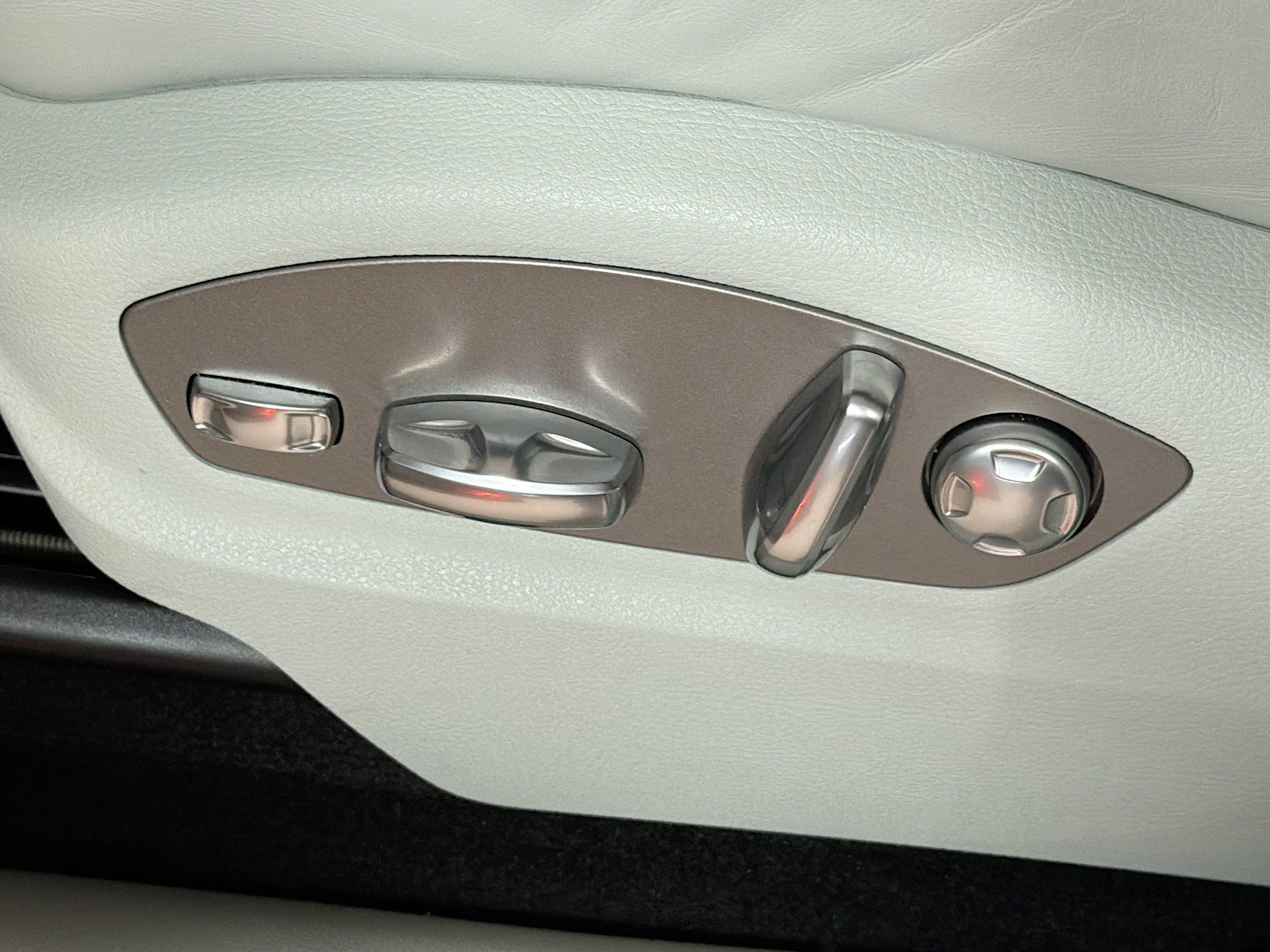 Certified Used 2026 Chalk Porsche  image 25