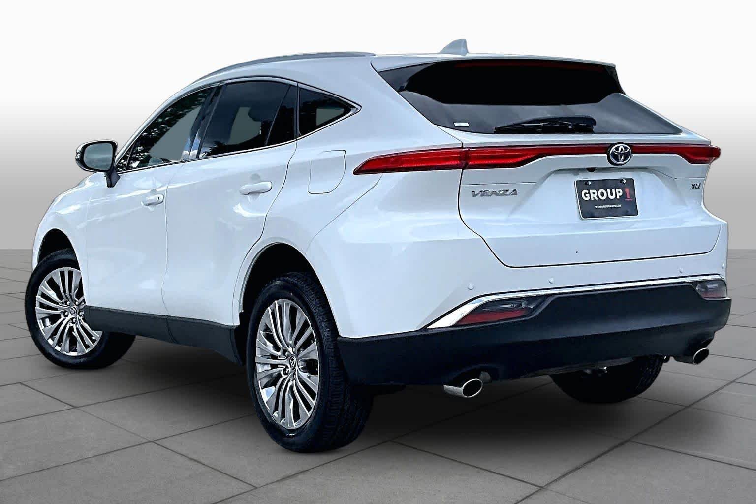 Used 2023 Wind Chill Pearl Toyota XLE image 12
