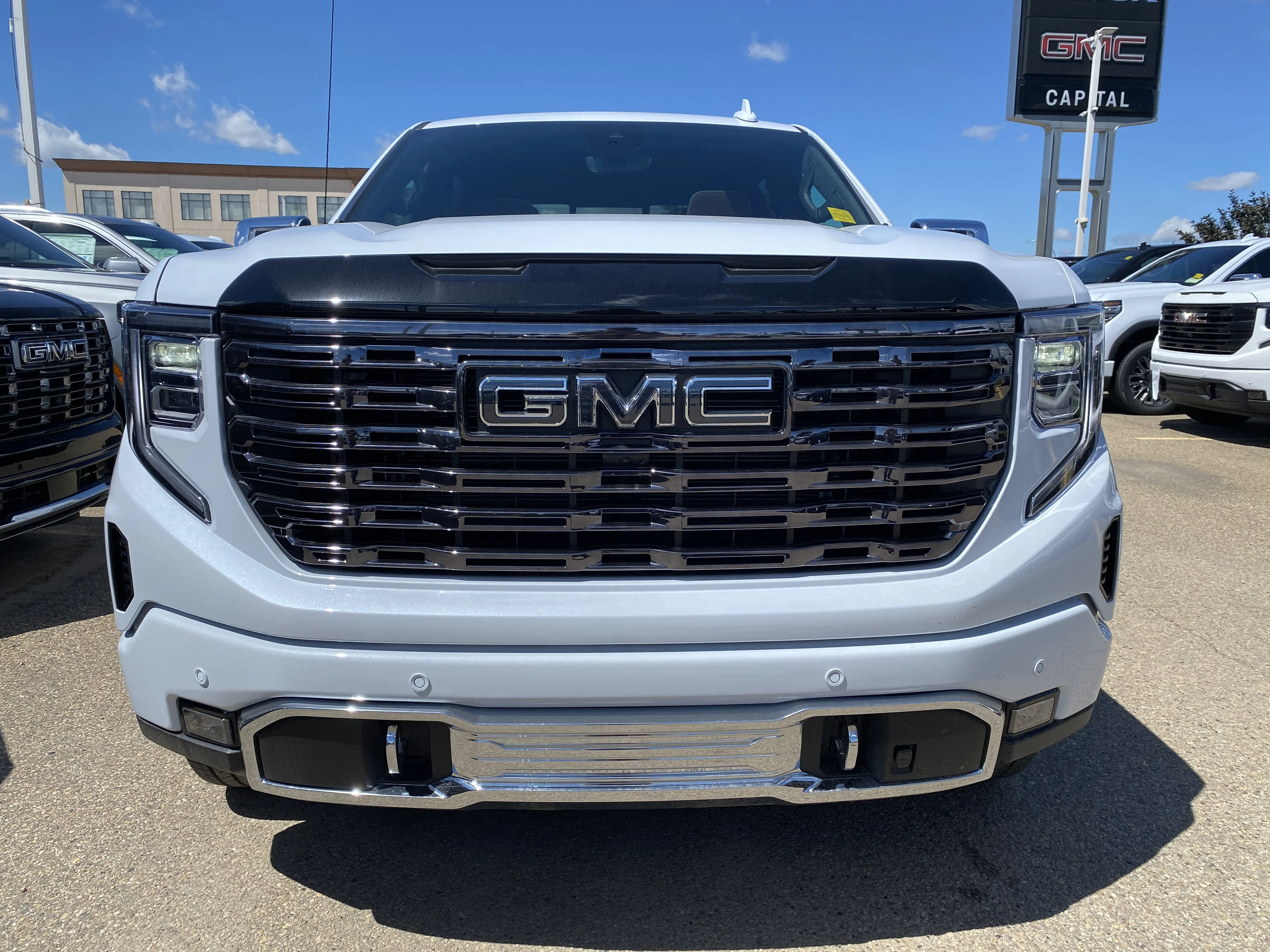 New 2026 GLACIER WHITE TRICOAT GMC Denali Ultimate image 9