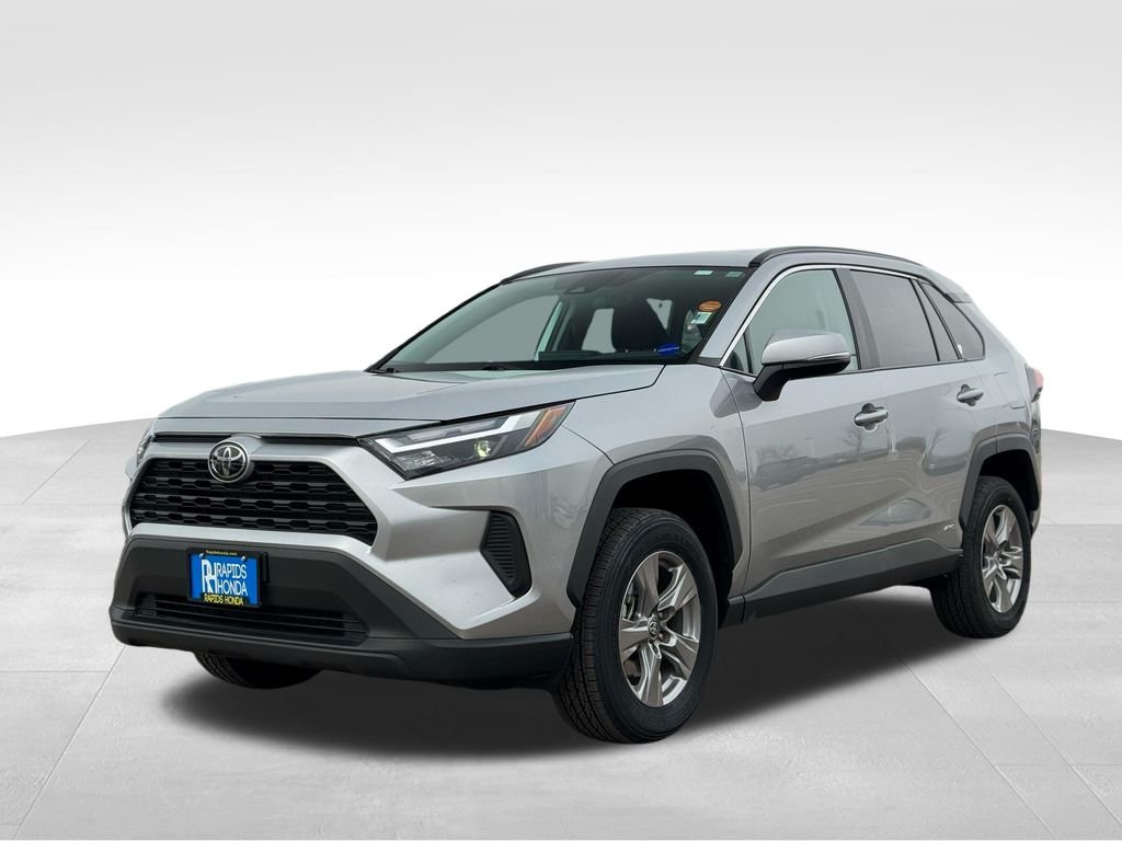Used 2025 Silver Sky Metallic Toyota XLE image 3
