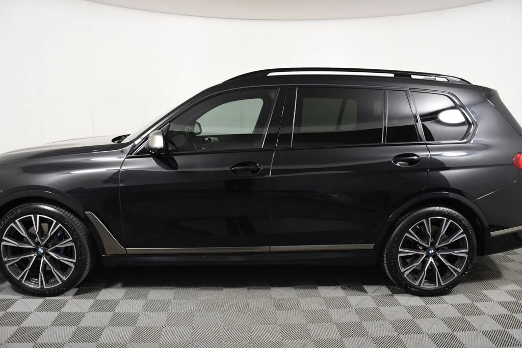 2021 BMW X7 M50i's photo