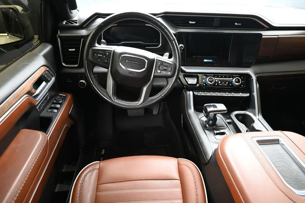 Used 2022 White GMC Denali Ultimate image 3