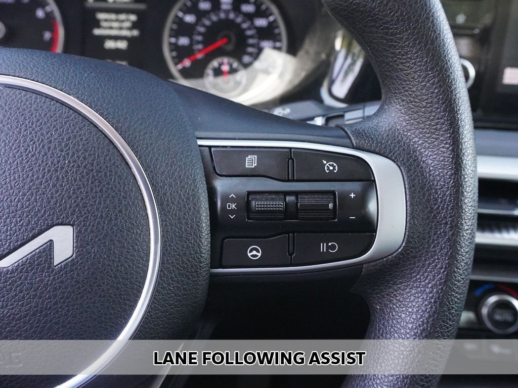 Used 2024 White Kia LXS image 3
