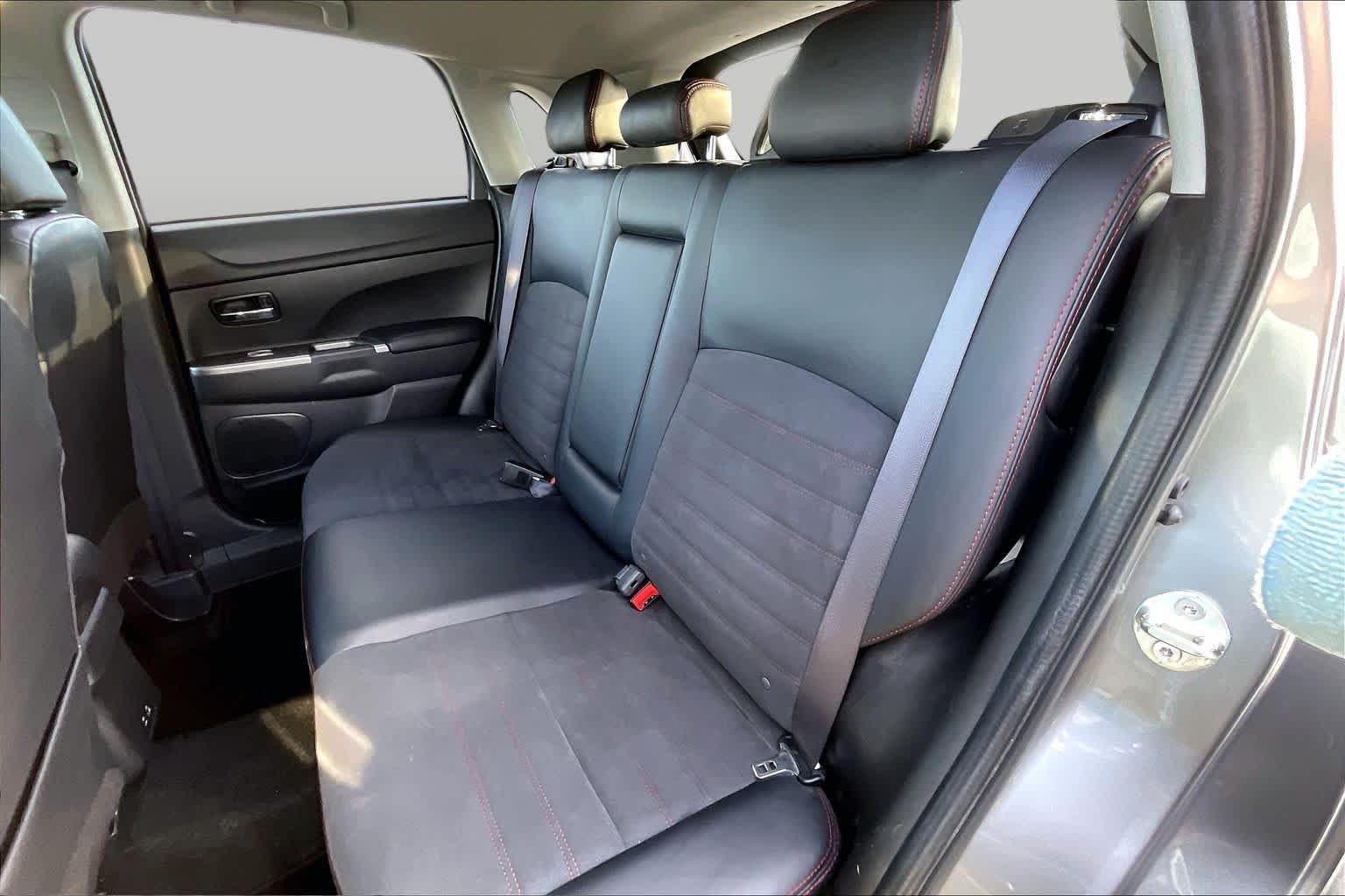 Used 2024 Mercury Gray Metallic Mitsubishi SE image 20