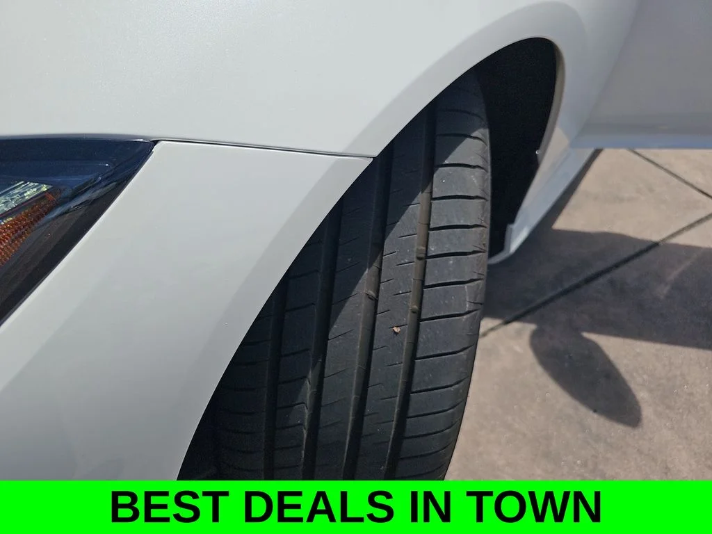 Used 2025 White Nissan Performance image 34