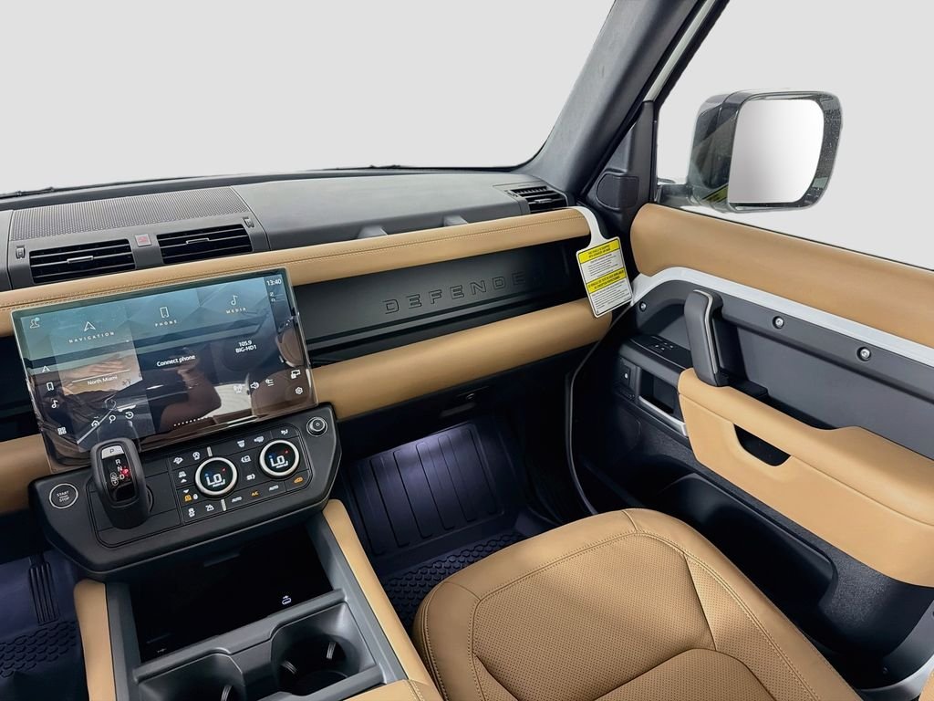 New 2026 Fuji White Land Rover X-Dynamic SE image 25