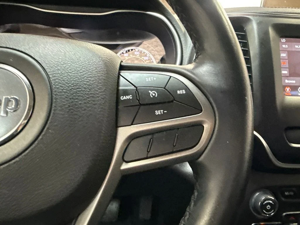 Used 2019 Light Brownstone Pearlcoat Jeep Latitude Plus image 18