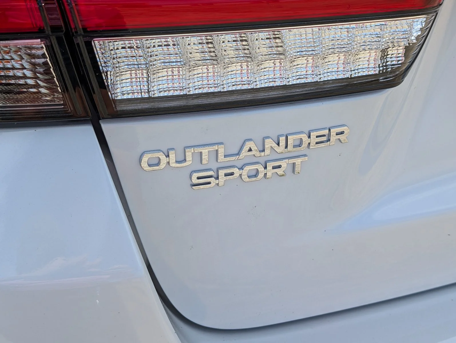 New 2027 White Mitsubishi 2.0 ES image 5