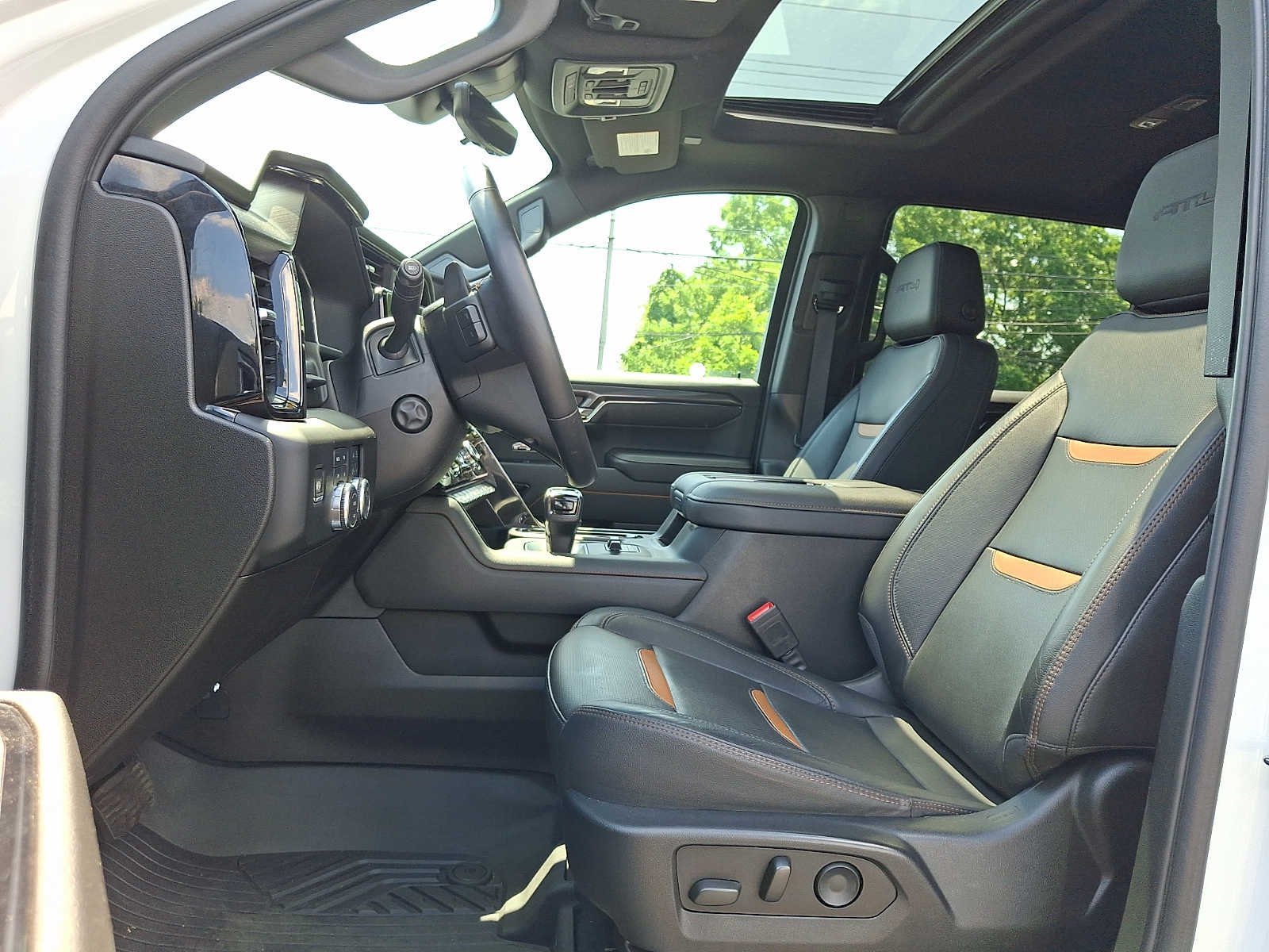 Used 2022 Summit White GMC AT4 image 13