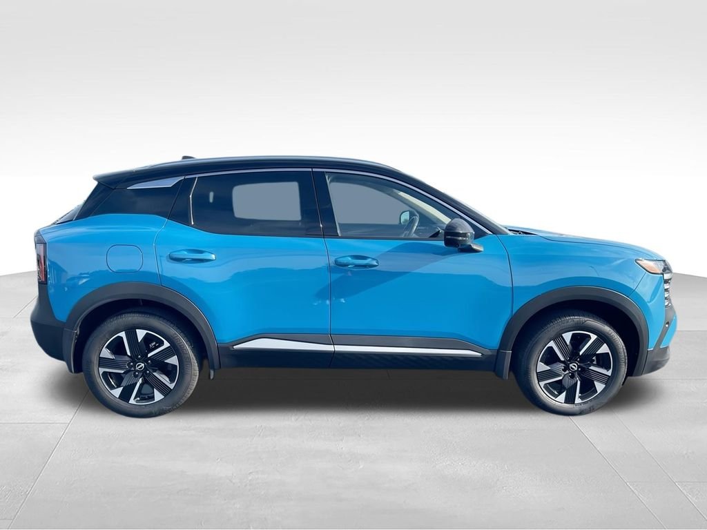 Used 2025 White Nissan SR image 9