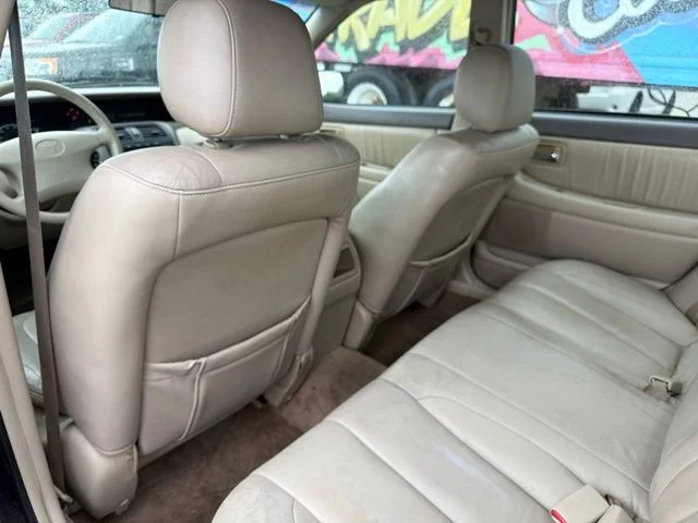 Used 2001 Black Toyota  image 17