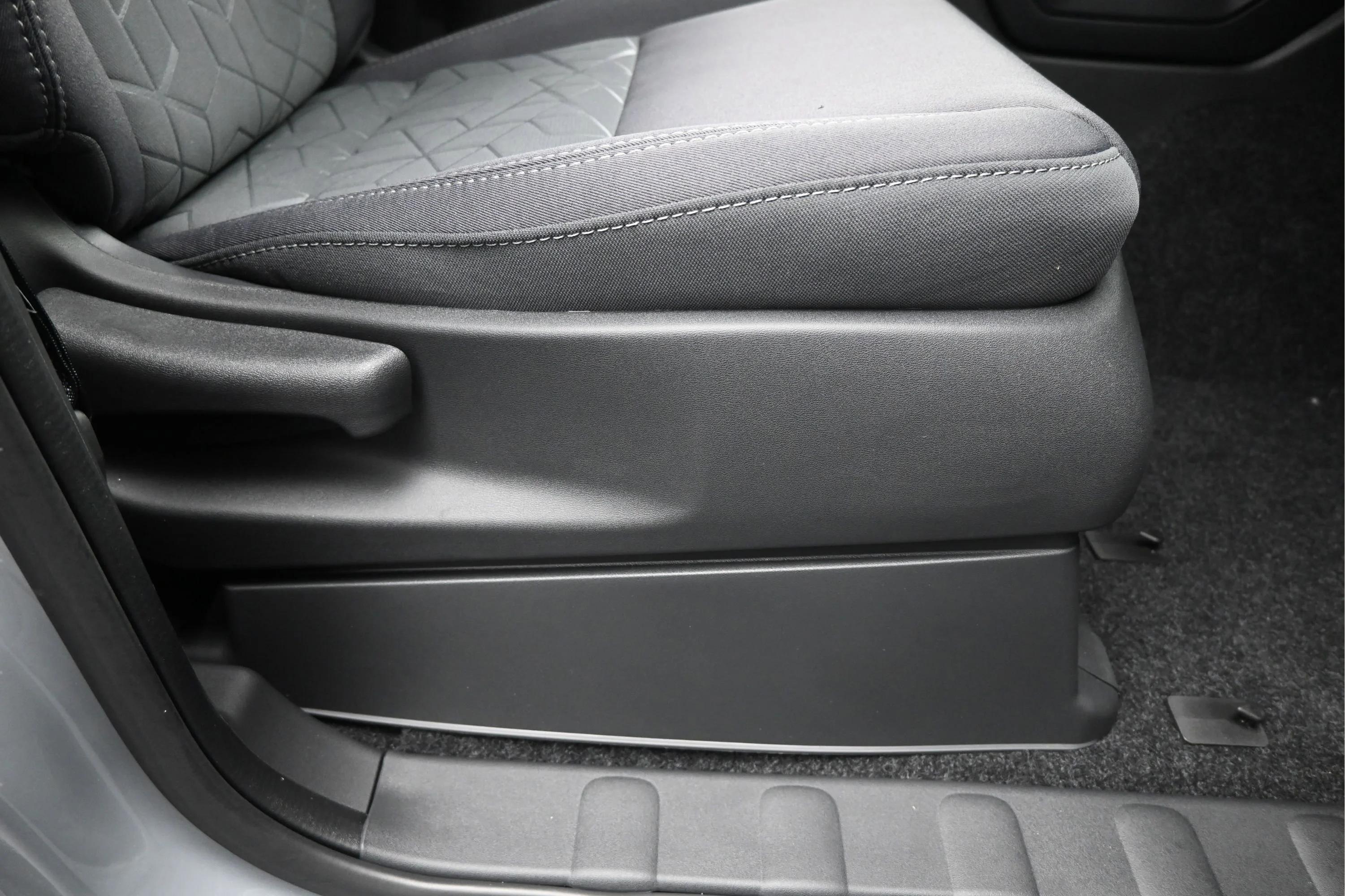 New 2026 Boulder Gray Pearl Nissan Crew Cab SV image 15