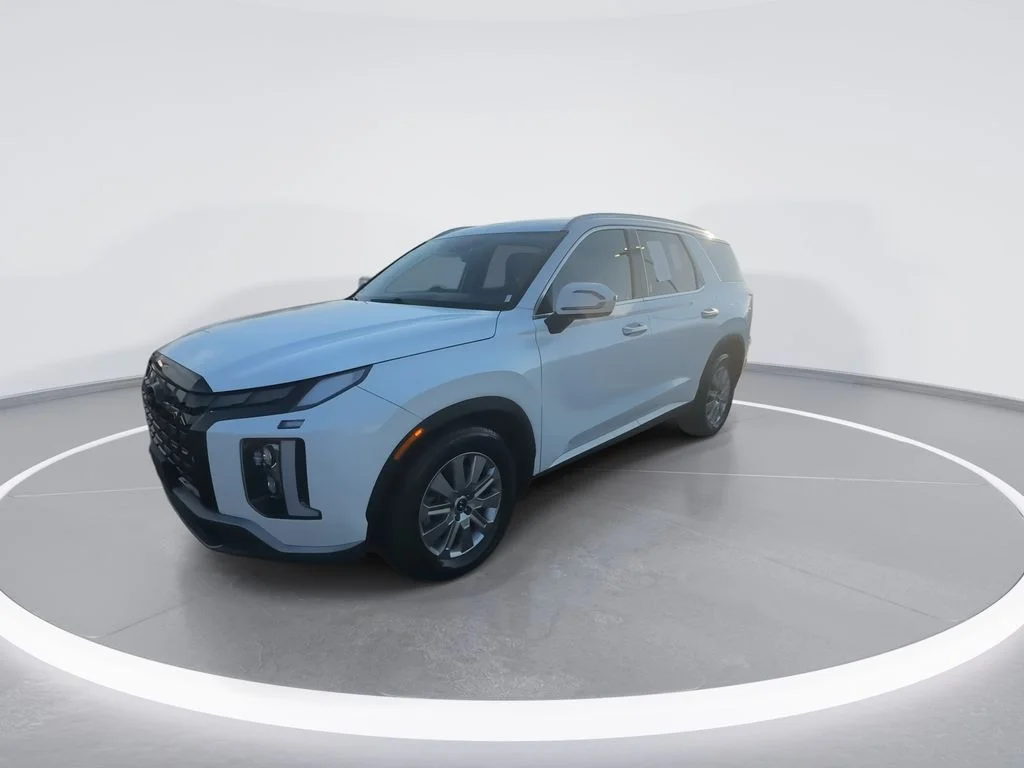 Used 2023 White Hyundai SEL image 4