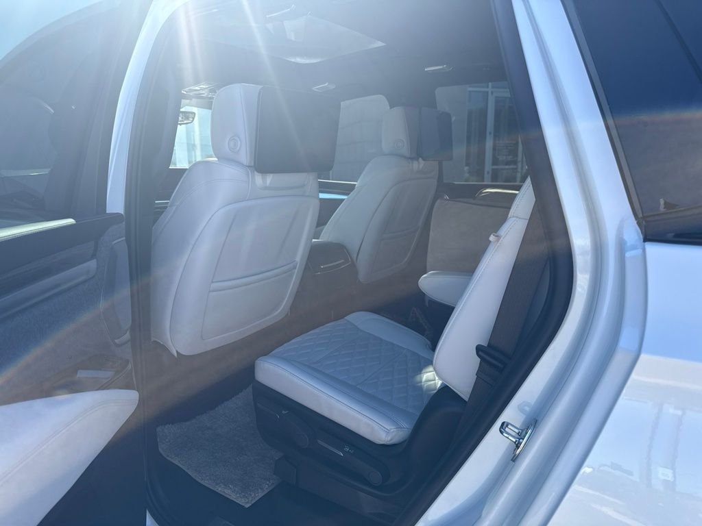 Used 2025 White Cadillac V-Series image 8