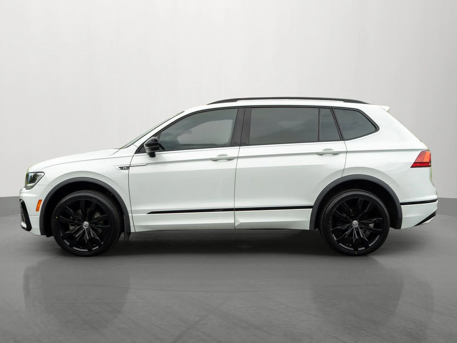 Used 2020 Pure White Volkswagen 2.0T SE R-Line Black image 4
