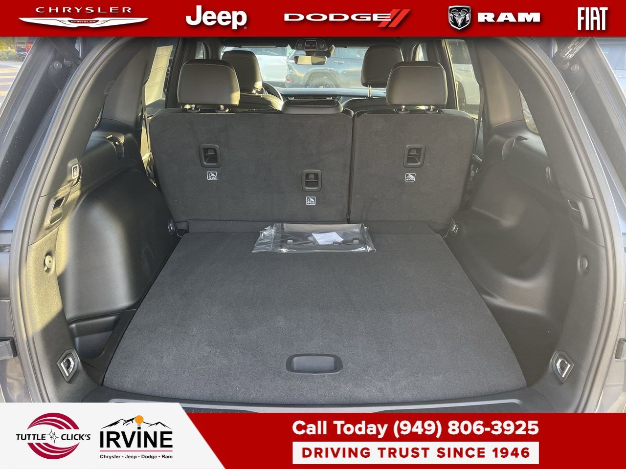 New 2026 Baltic Gray Metallic Clear-Coat Exterior Paint Jeep Laredo Altitude image 27