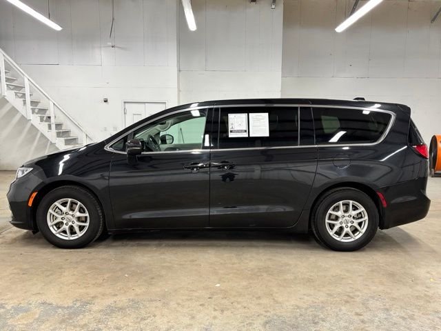 Used 2023 Black Chrysler Touring L image 4