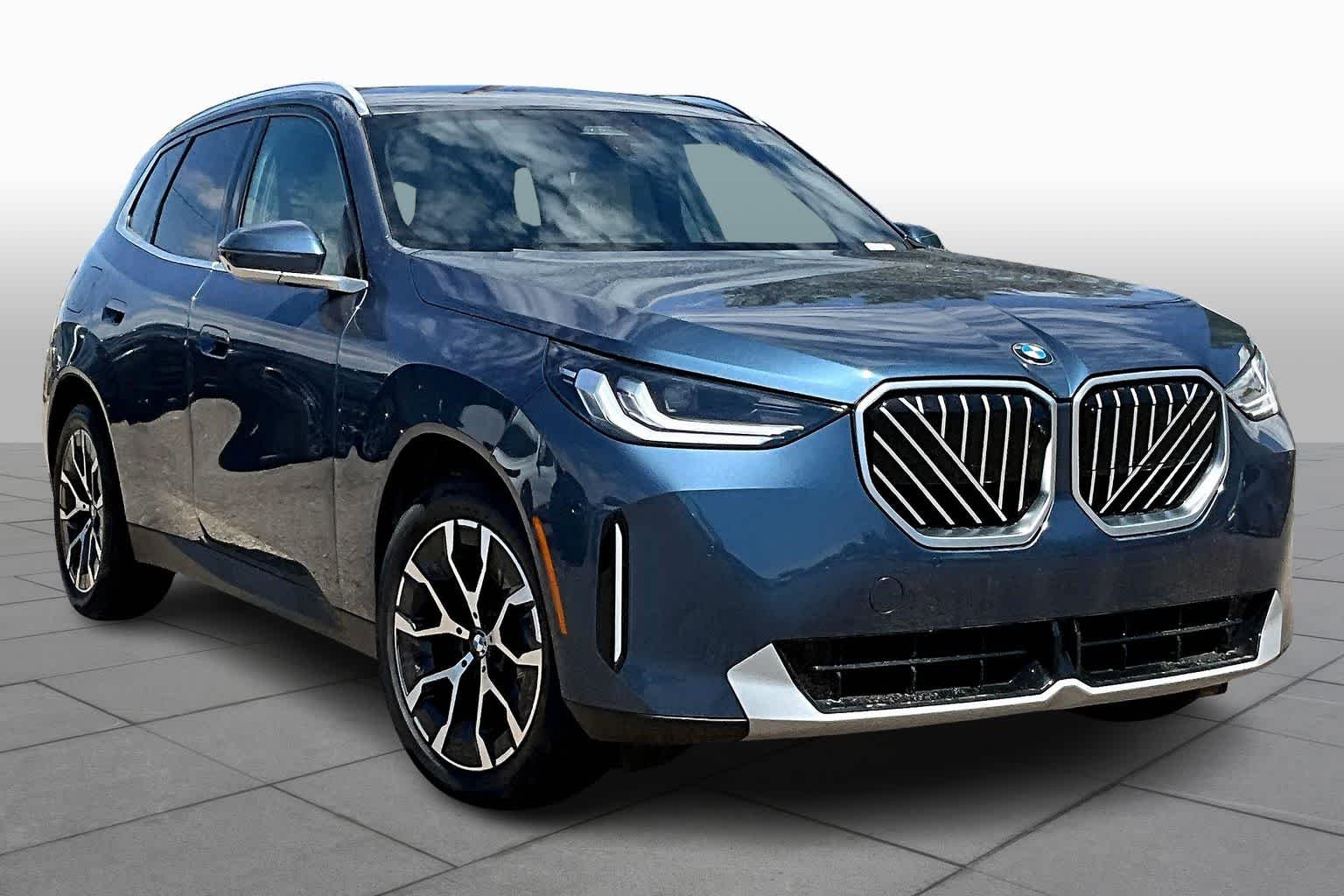 New 2026 Arctic Race Blue metallic BMW 30 xDrive image 2