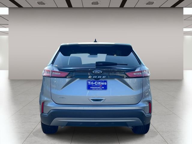 Used 2024 Silver Ford SEL image 4
