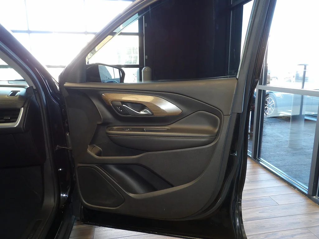 Used 2018 Ebony Twilight Metallic GMC SLE image 14