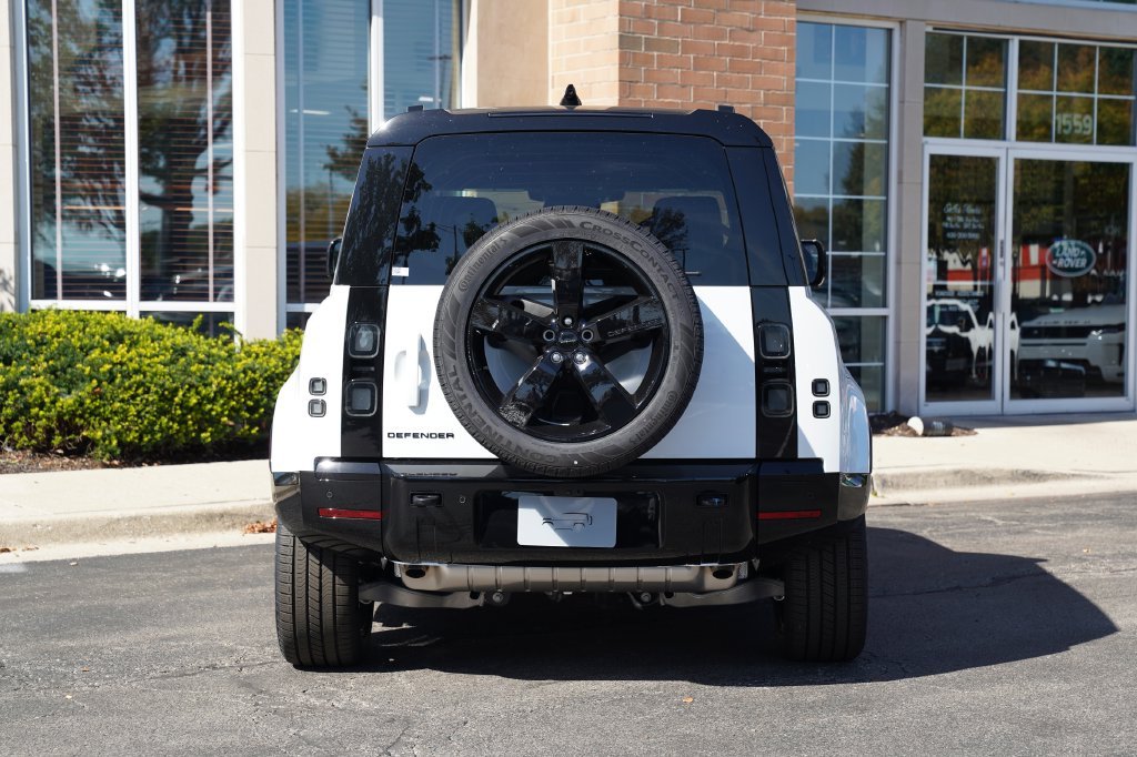 New 2026 Fuji White Land Rover X-Dynamic SE image 5