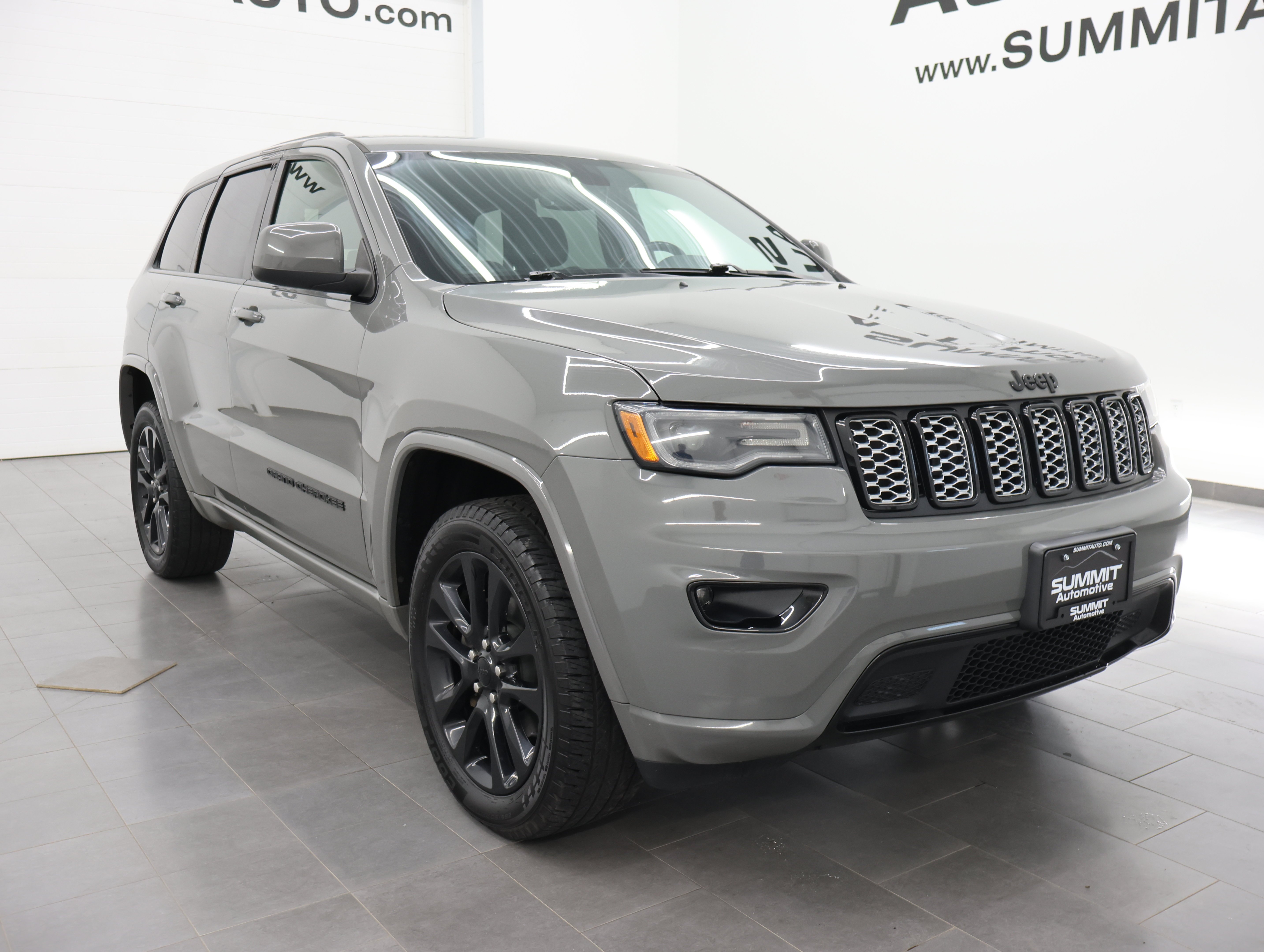 Used 2020 Sting-Gray Clearcoat Jeep 4x4 Altitude: ALTITUDE-4WD-NAV-MOON-HEATED SEATS-BACKUP CAM-1 OWNER image 2