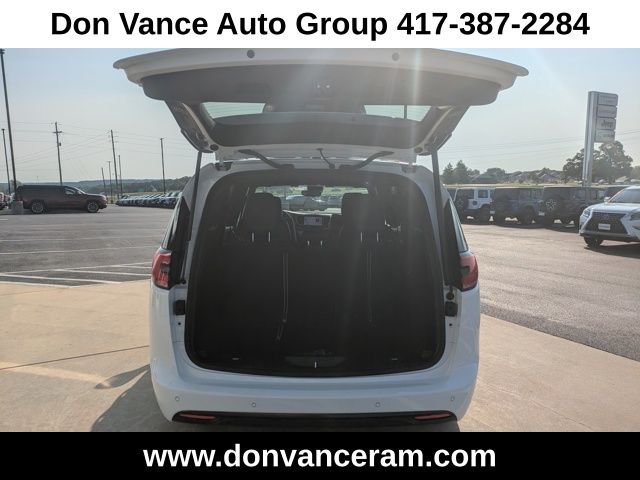 2025 Chrysler Pacifica Select - Photo 20