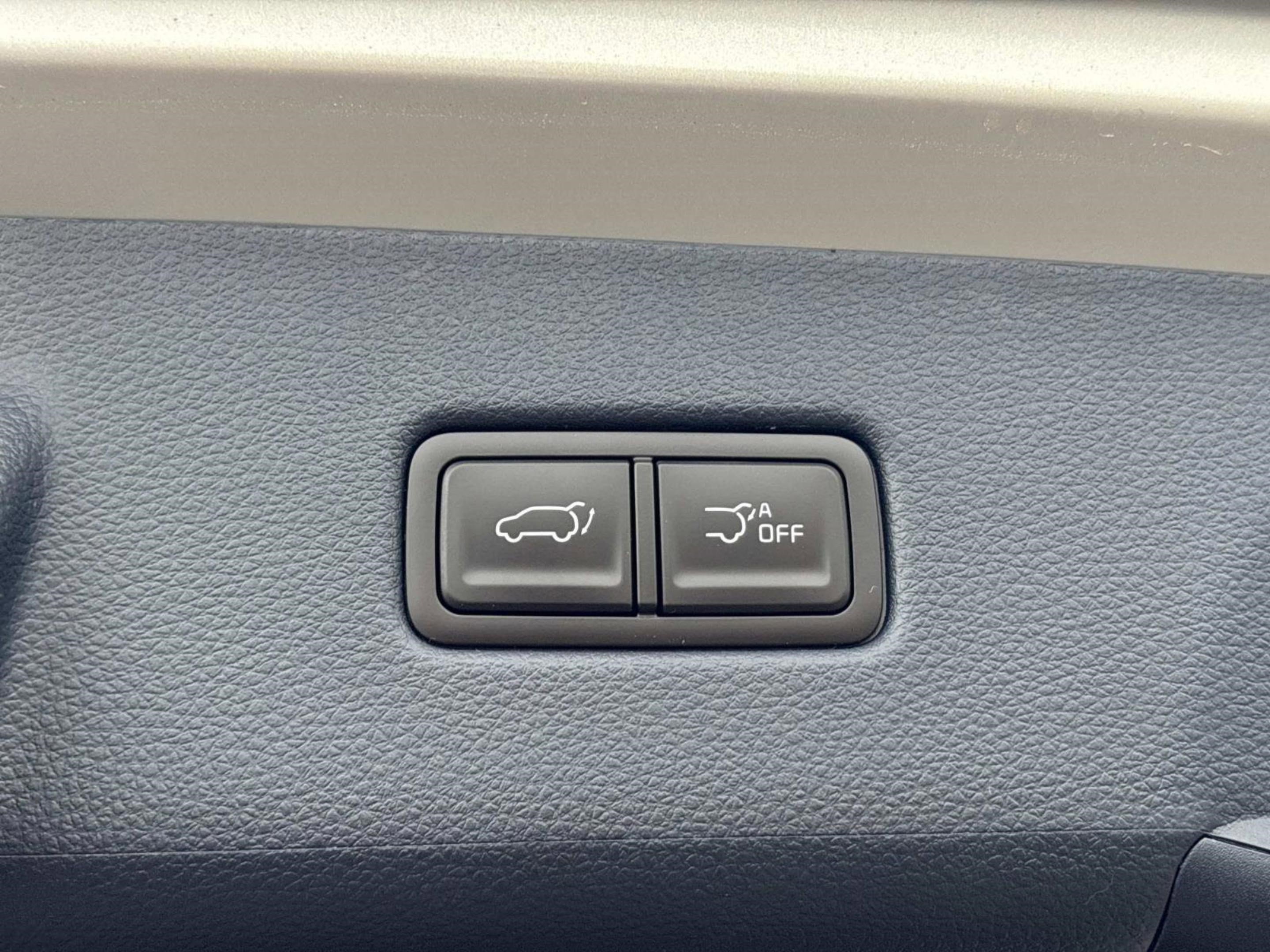 New 2026 Ivory Silver Kia EX image 10