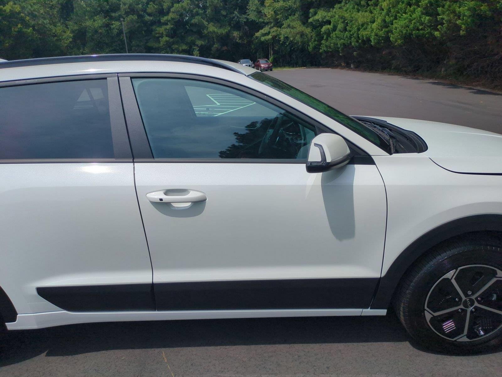 New 2026 Snow White Pearl Kia EX image 37