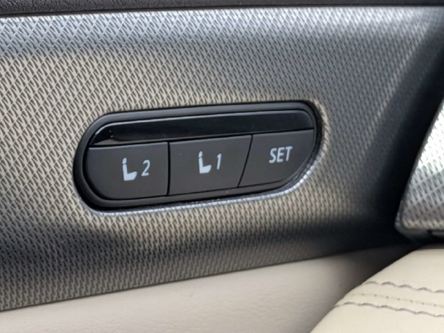 Used 2025 Silver INFINITI LUXE image 26