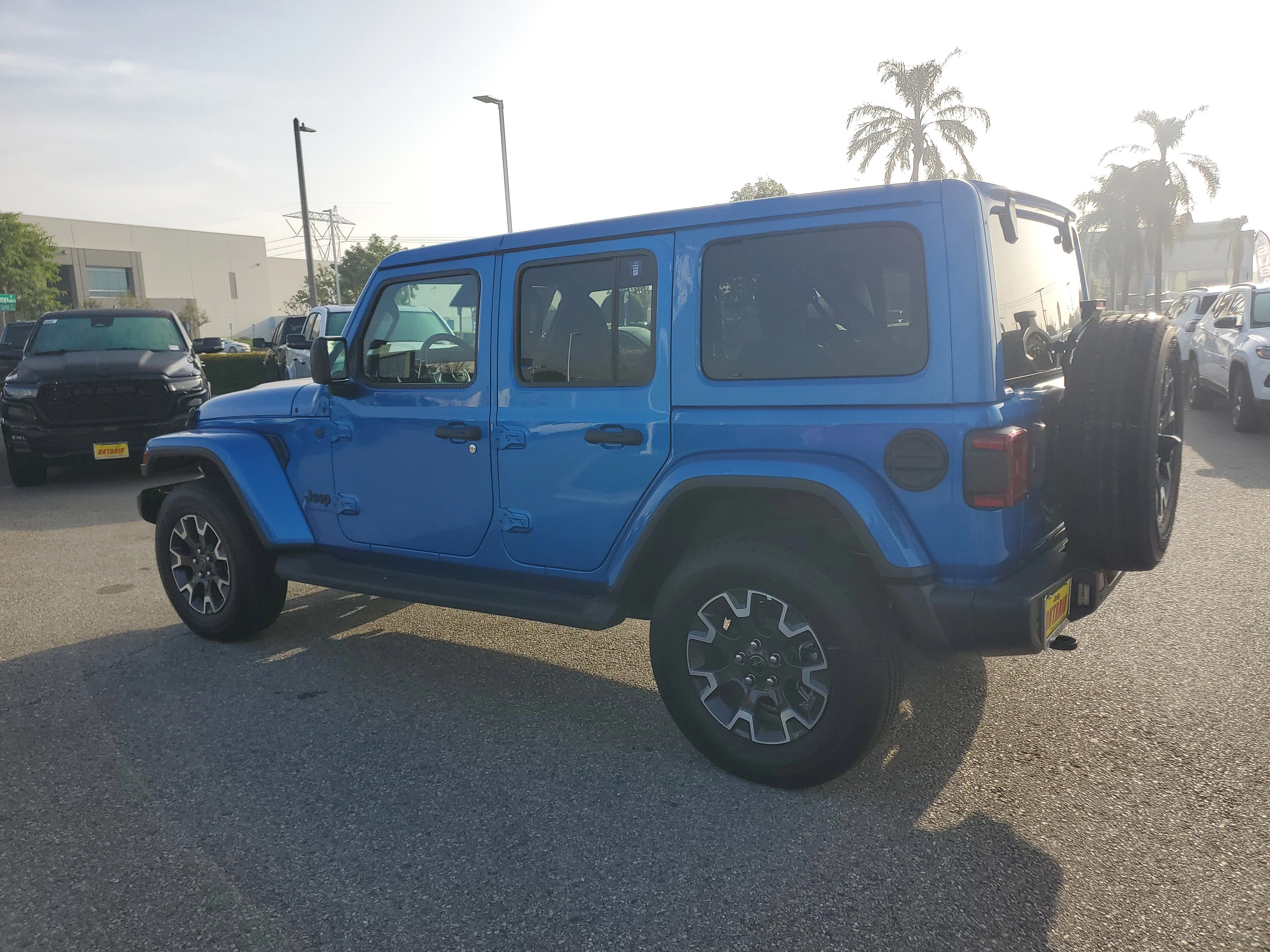 New 2026 Hydro Blue Pearl-Coat Exterior Paint Jeep Sahara image 4