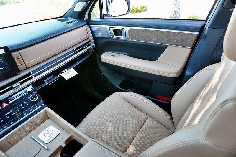 2025 Hyundai Santa Fe Limited - Photo 28