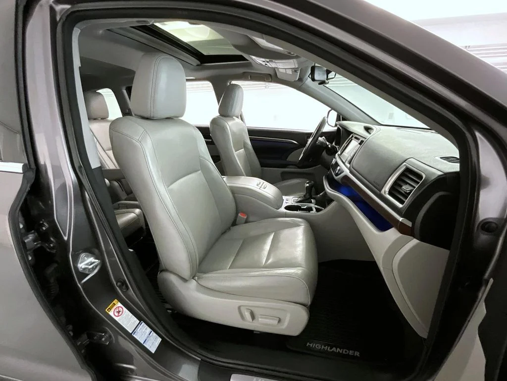 Certified Used 2016 Gray Toyota Limited image 15