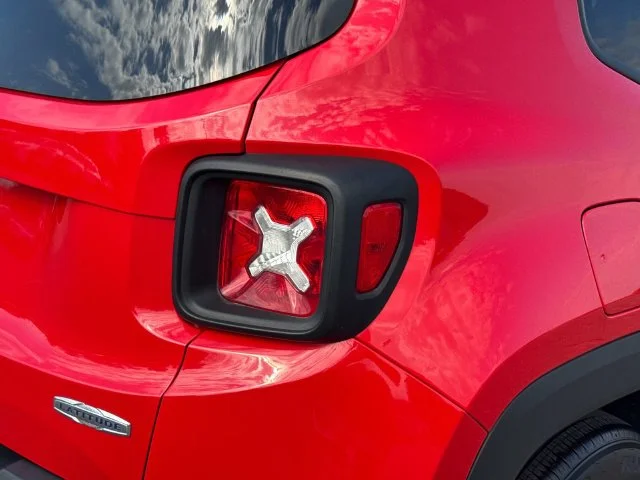 Used 2020 Red Jeep Latitude image 13