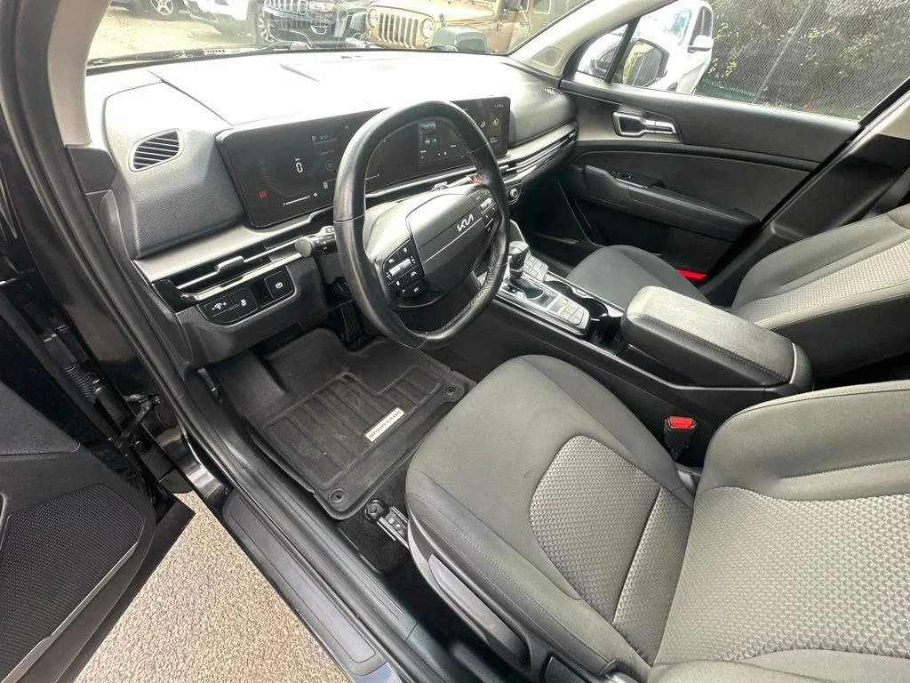 Used 2026 Black Kia LX image 9