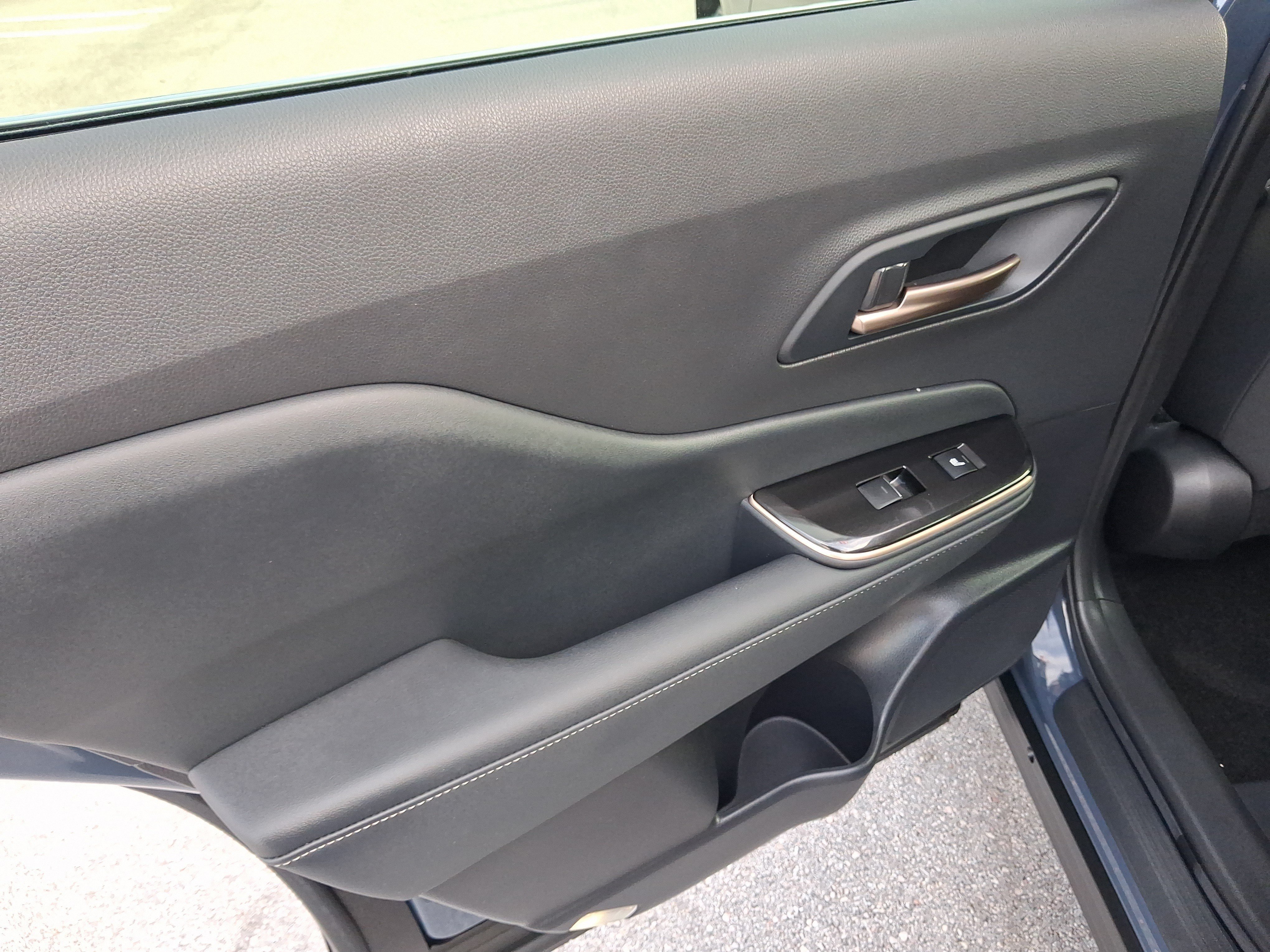 Used 2025 White Toyota XLE image 11