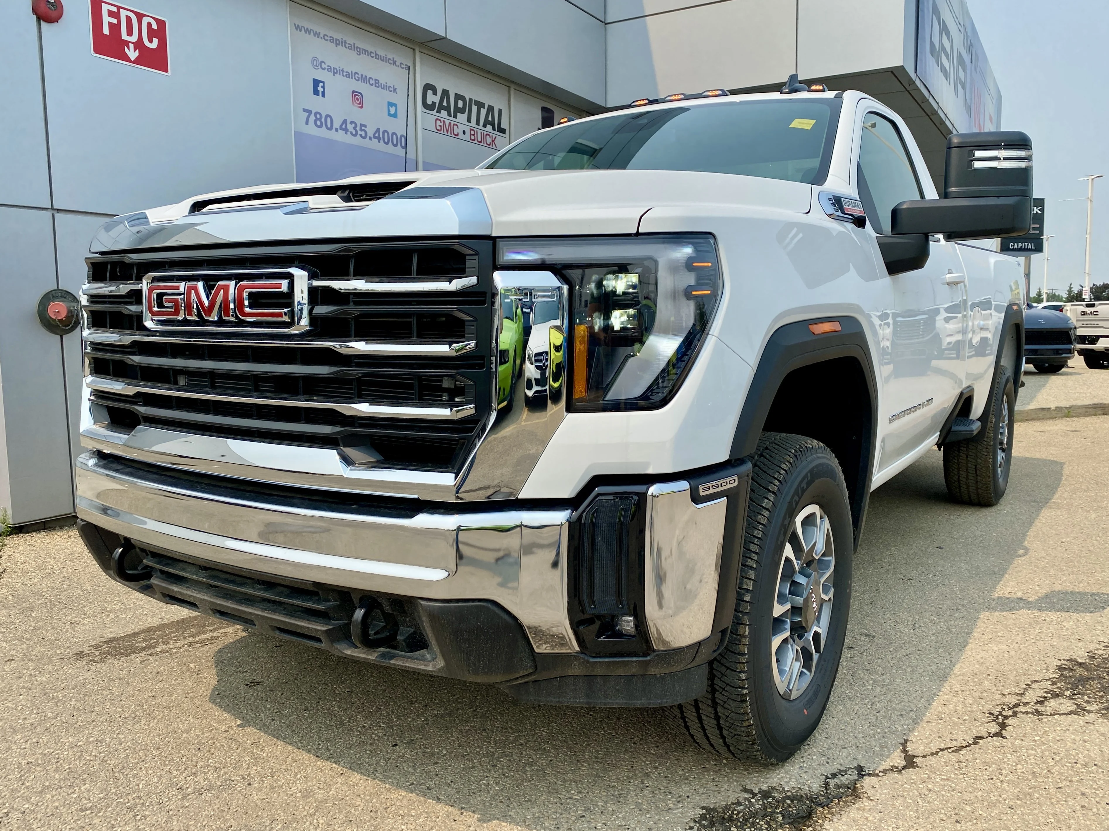 New 2026 Summit White GMC SLE image 2
