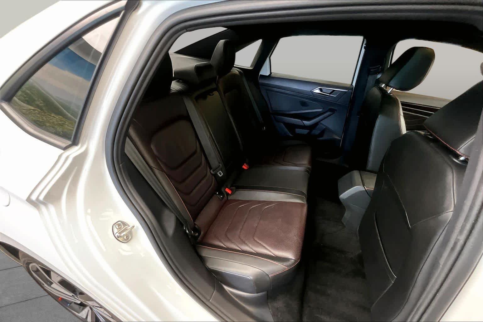 Used 2023 Pure White Volkswagen Autobahn image 19