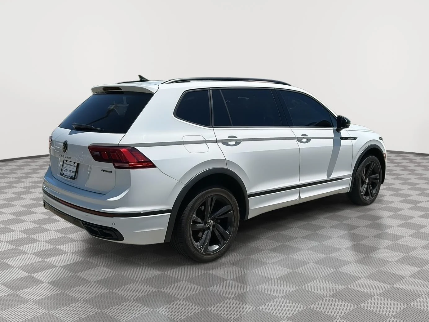 Used 2022 Pure White Volkswagen SE R-Line Black image 5