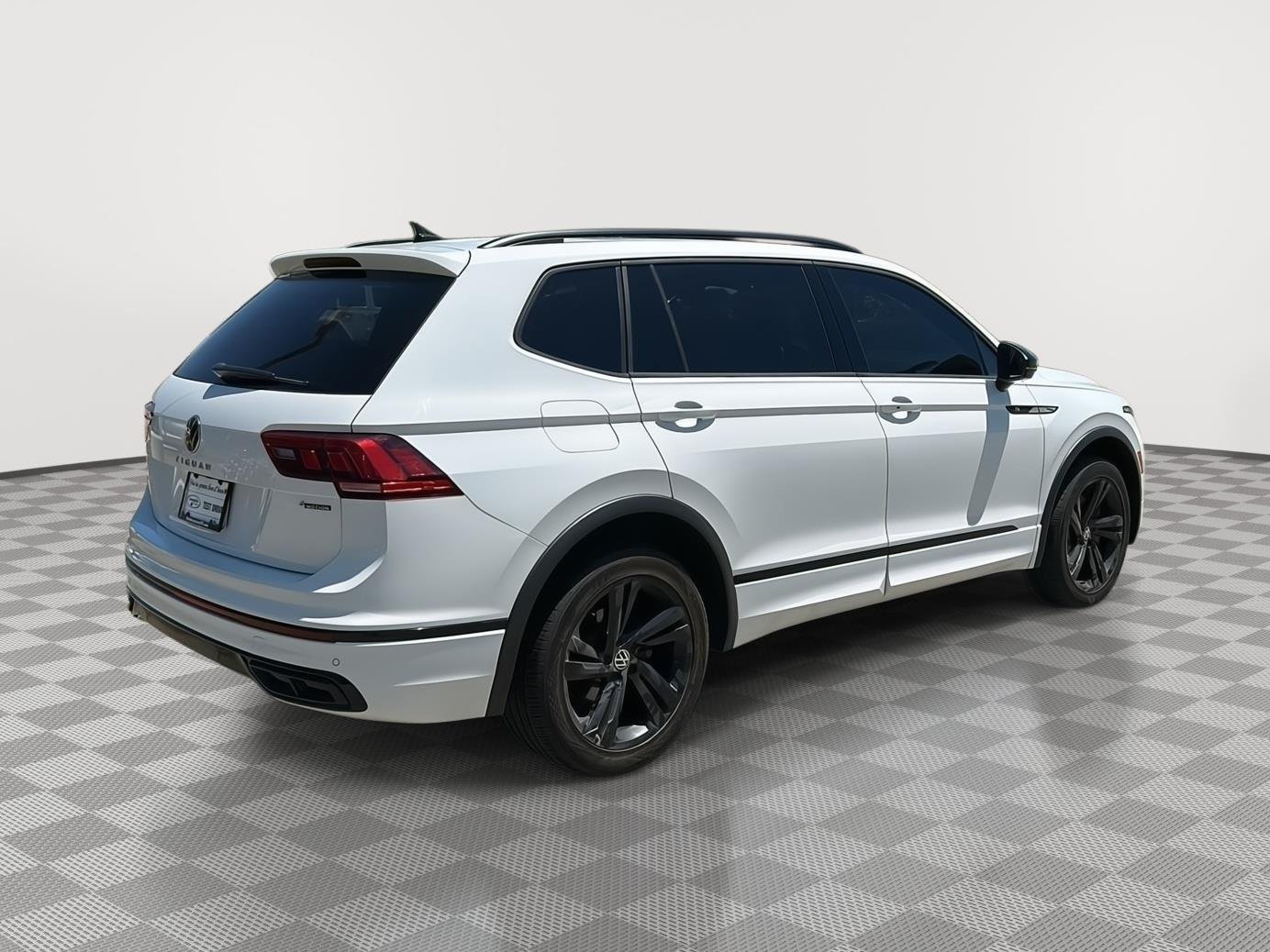 Used 2022 Pure White Volkswagen SE R-Line Black image 5