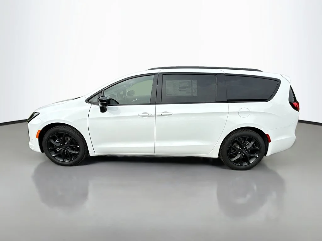 New 2027 Bright White Clearcoat Chrysler Limited image 7